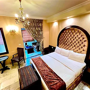 https://queens-suite-hotel.beiruthotelsdirect.com